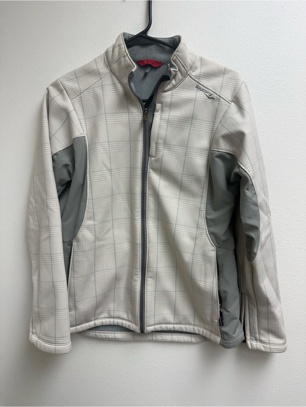 Saucony Women’s Light Gray Plaid Jacket